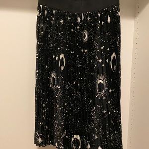LuLaRoe moon and starts pleated skirt